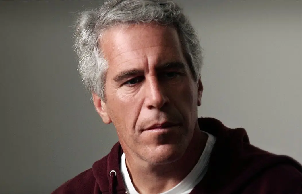 استفاده اپستین از فرودگاه‌های نظامی انگلیس برای قاچاق دختران خردسال